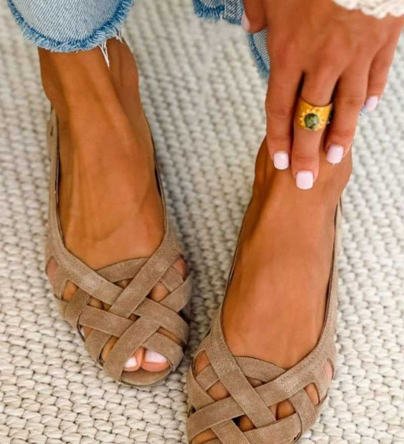 Larisa – Sandali s Pletenjem