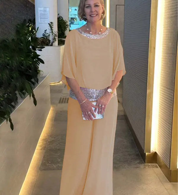 Liana – Eleganten komplet iz topa in krila