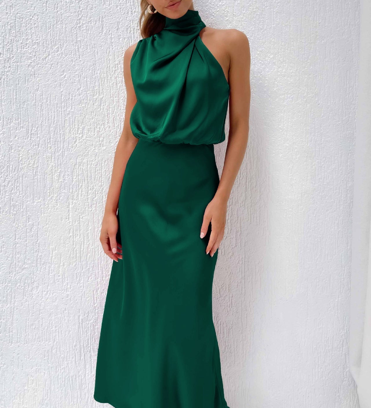 Emanuela – Elegantna Dolga Obleka s Klasičnim Krojem