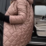 Elara | Elegantna puhasta plašč s kapuco